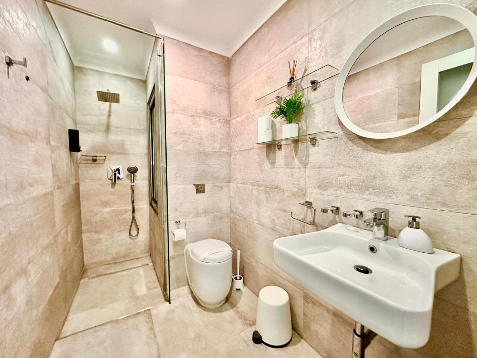 Lägenhet Charming Flat Off The Sea Front Gzira